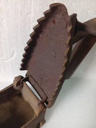 Antico Ferro da stiro a carbone