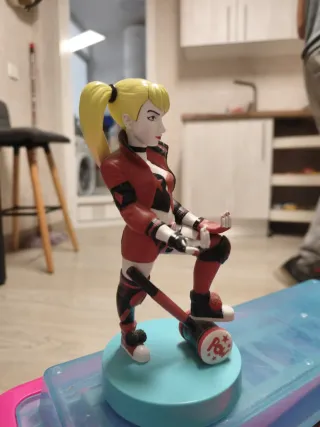 Figura Harley Quinn con Mazo