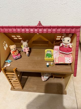Casa Sylvanian Families con muñecos