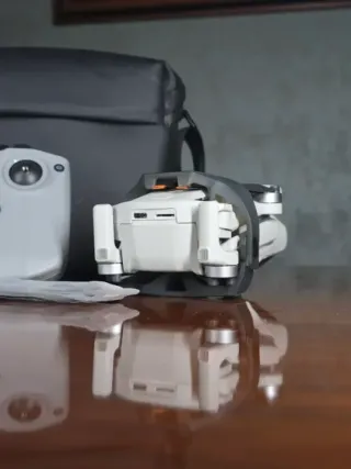 Dron DJI Mini 3 con mando y bateria