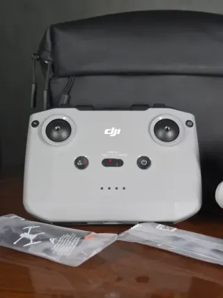 Dron DJI Mini 3 con mando y bateria