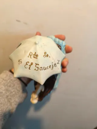 Figura porcelana pescador con paraguas