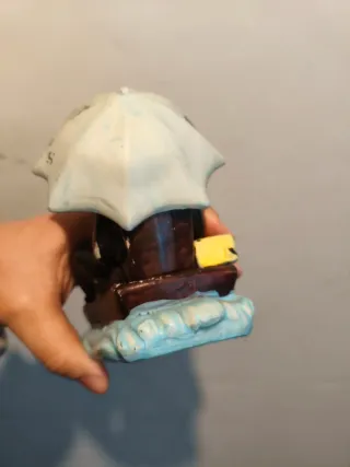 Figura porcelana pescador con paraguas