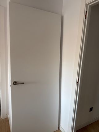 Puerta maciza blanca