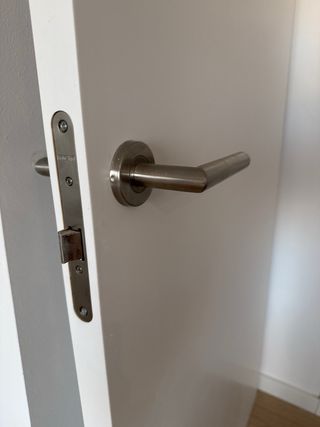 Puerta maciza blanca