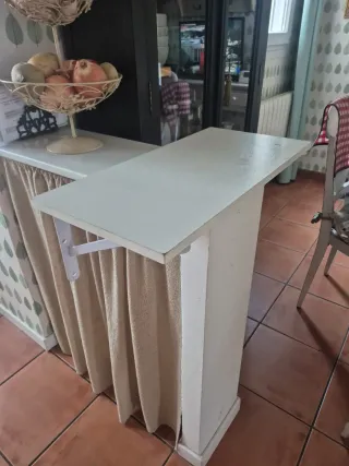 Estantería de pared blanca