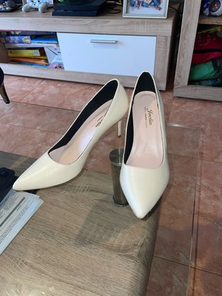 Zapatos de tacón blancos