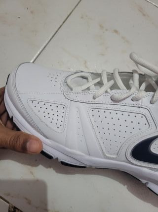 Nike T-Lite XI Talla 44 Blancas