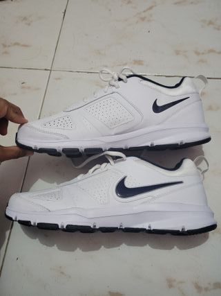 Nike T-Lite XI Talla 44 Blancas