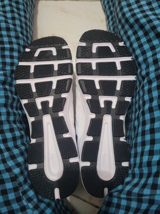 Nike T-Lite XI Talla 44 Blancas