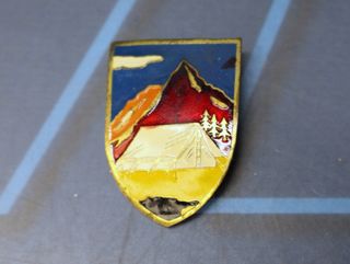 Pin, insignia montaña. Años 50 - 60. Probablemente de la OJE.