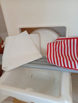 Trona de bebé blanca