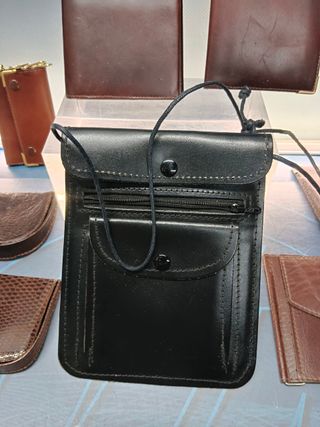 Lote de carteras y monederos y correas y bolsos de piel vintage