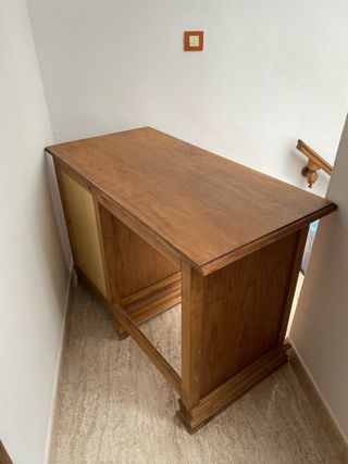 Escritorio madera fuerte con cajones flor