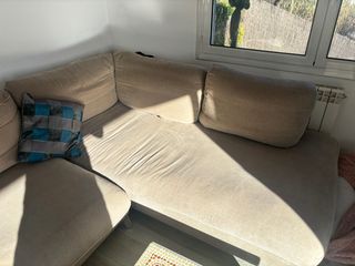 Sofá esquinero beige de tela