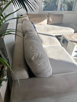 Sofá esquinero beige de tela