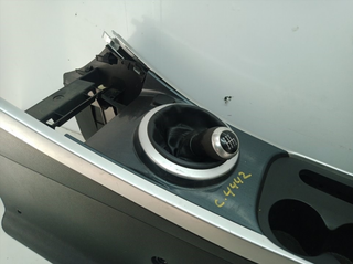 APOYABRAZOS CENTRAL MAZDA CX-7 ER L3K9