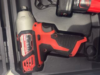 Maletín Milwaukee para taladro/destornillador