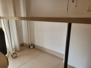 Mesa de estudio/trabajo de madera .