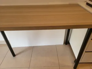 Mesa de estudio/trabajo de madera .