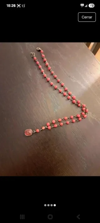 Collar con piedras rojas y colgante