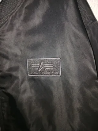 Chaqueta Alpha Industries Negra con Capucha