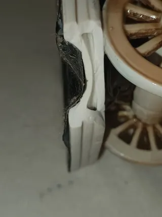 Carroza antigua con caballos y figuras