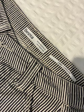 Pantalón de rayas negro y blanco