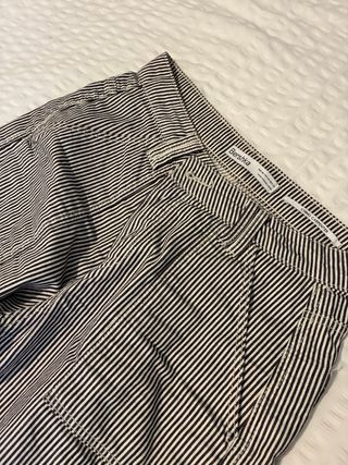 Pantalón de rayas negro y blanco