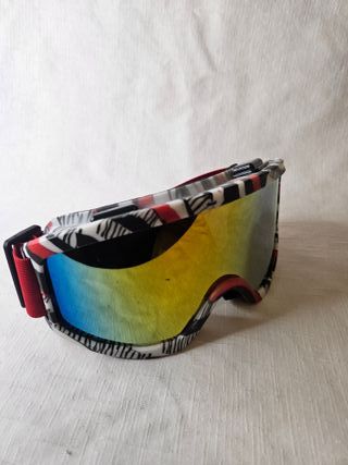 Gafas de esquí con diseño llamativo