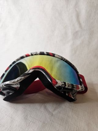 Gafas de esquí con diseño llamativo