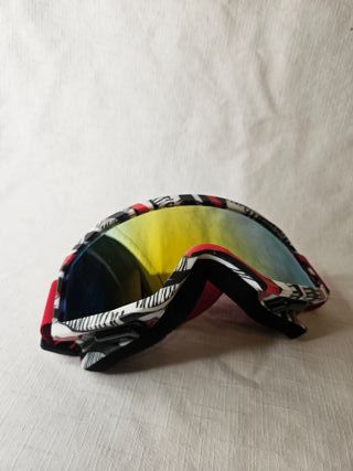 Gafas de esquí con diseño llamativo