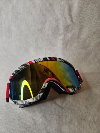 Gafas de esquí con diseño llamativo
