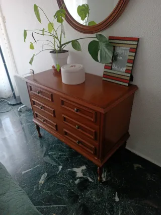 Cómoda de madera con 3 cajones