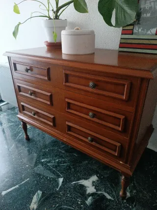 Cómoda de madera con 3 cajones