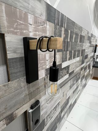 Lámpara de pared moderna madera y metal