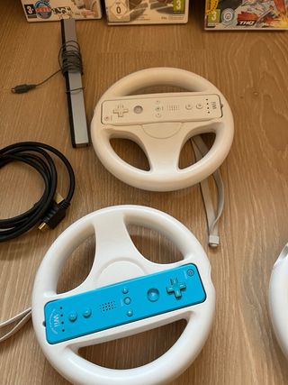 Nintendo Wii + 6 Juegos + 4 Mandos + 3 volantes