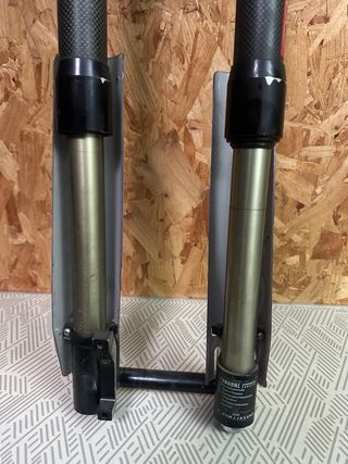 Suspensão Manitou Dorado