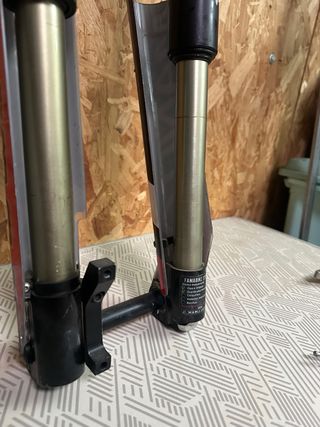 Suspensão Manitou Dorado