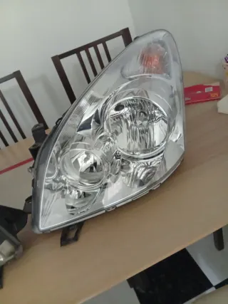 Faros Toyota Corolla Verso 2009