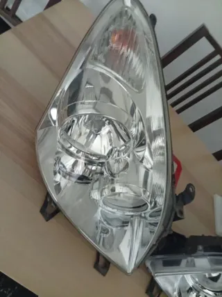 Faros Toyota Corolla Verso 2009