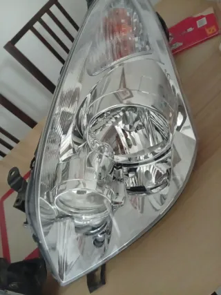 Faros Toyota Corolla Verso 2009