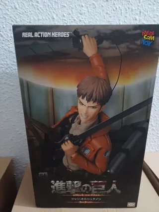 Figuras RAH Ataque a los Titanes