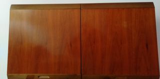 Armario de madera marrón