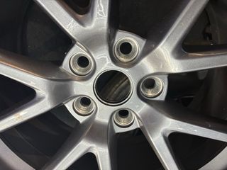 KIT 4 RUEDAS CON LLANTAS PARA TESLA MODEL 3