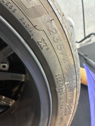 KIT 4 RUEDAS CON LLANTAS PARA TESLA MODEL 3