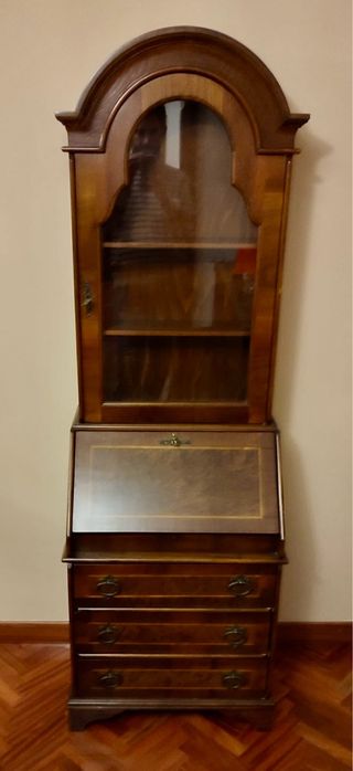 Escritorio antiguo de madera y cristal