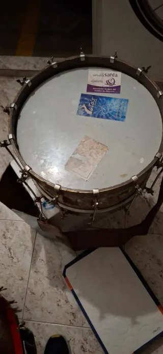 Due tamburi con bacchette