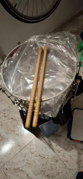 Due tamburi con bacchette