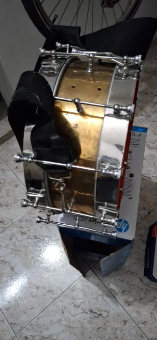 Due tamburi con bacchette